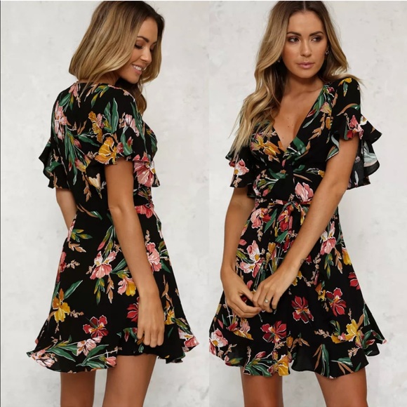 Dresses & Skirts - New! Floral Flutter Sleeve Dress